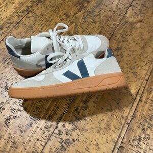 Men’s V-10 B-Mesh California Natural Trainers size 10 white/nautical EUC